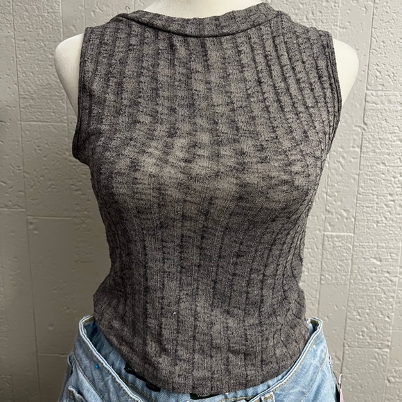 medium crop top - Picture 4 of 5